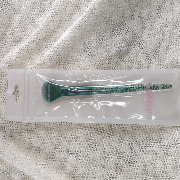 SLMISSGLAM P40 Round Blusher Brush in original sealed packaging. - Picture 1 of 8